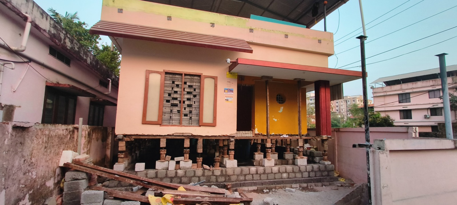 House raised on hydraulic jacks
